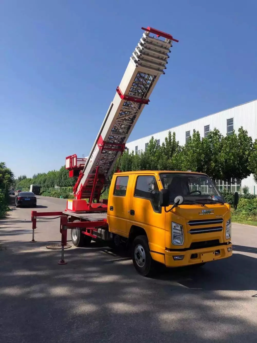 汉阳附近的云梯车出租服务：轻松解决高空作业需求