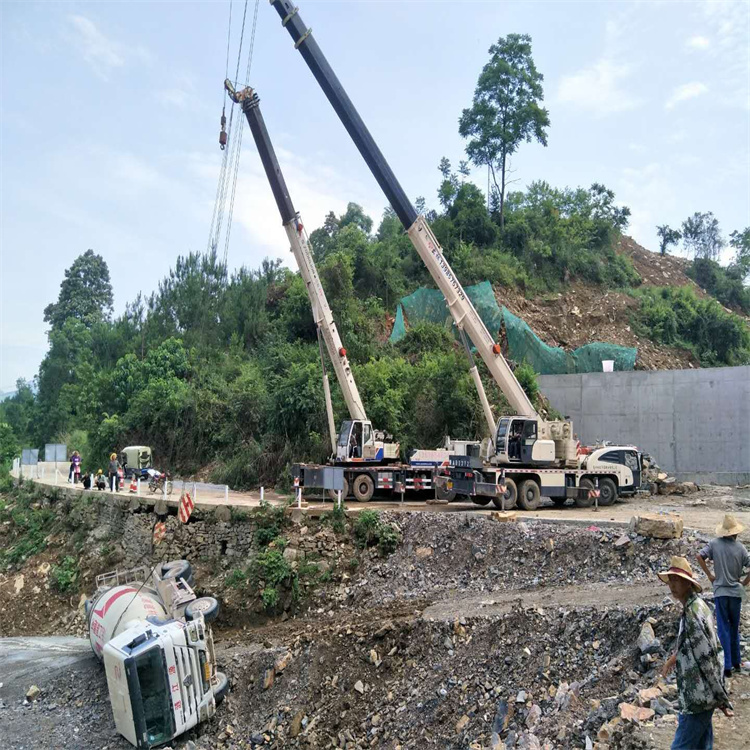 汉阳汽车掉沟里叫吊车救援要多少钱